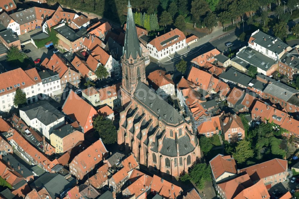 Lüneburg from the bird's eye view: Church building Kirchengemeinde St. Nicolai in Lueneburg in the state Lower Saxony