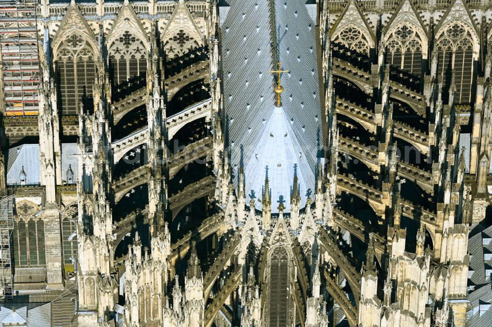 Köln from the bird's eye view: Church building of the cathedral of Koelner Dom in the district Altstadt in Cologne in the state North Rhine-Westphalia, Germany