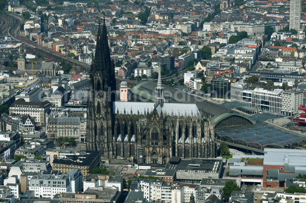 Aerial photograph Köln - Church building in Koelner Dom Old Town- center of downtown in the district Innenstadt in Cologne in the state North Rhine-Westphalia, Germany