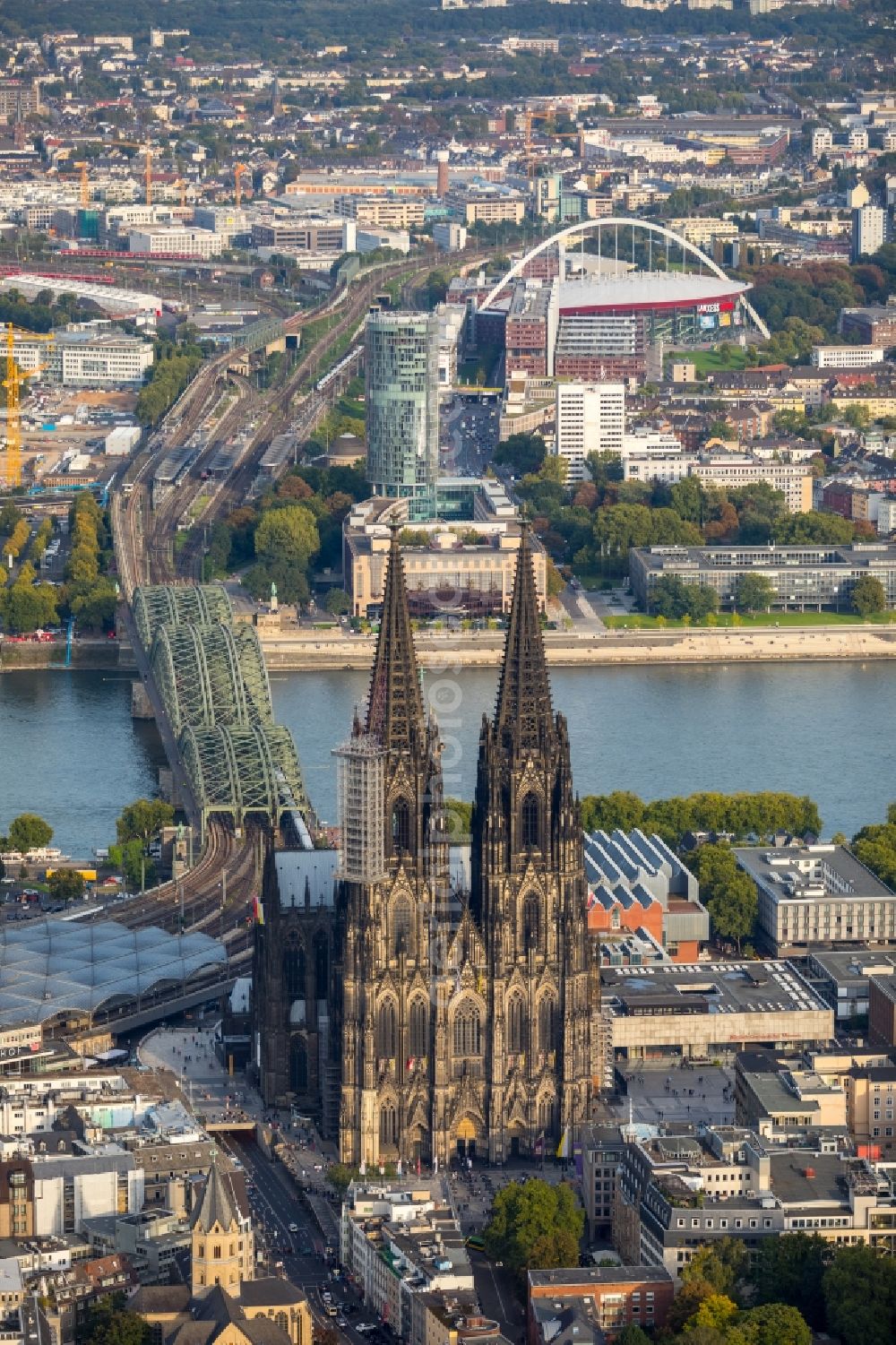 Aerial photograph Köln - Church building in Koelner Dom Old Town- center of downtown in the district Innenstadt in Cologne in the state North Rhine-Westphalia, Germany