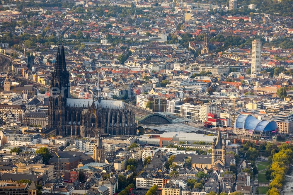 Aerial image Köln - Church building in Koelner Dom Old Town- center of downtown in the district Innenstadt in Cologne in the state North Rhine-Westphalia, Germany