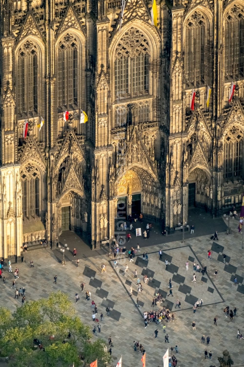 Aerial image Köln - Church building in Koelner Dom Old Town- center of downtown in the district Innenstadt in Cologne in the state North Rhine-Westphalia, Germany