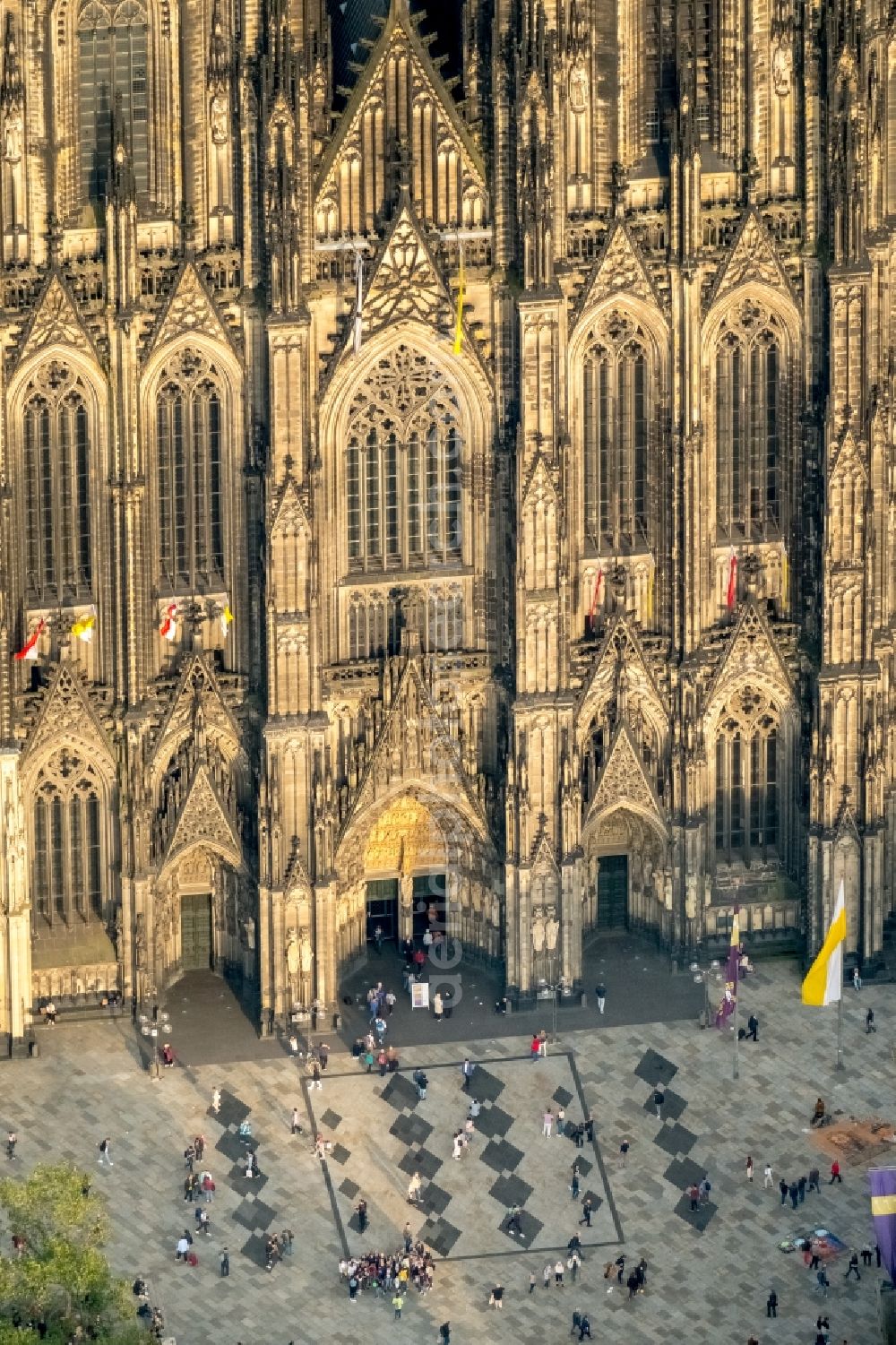 Aerial photograph Köln - Church building in Koelner Dom Old Town- center of downtown in the district Innenstadt in Cologne in the state North Rhine-Westphalia, Germany