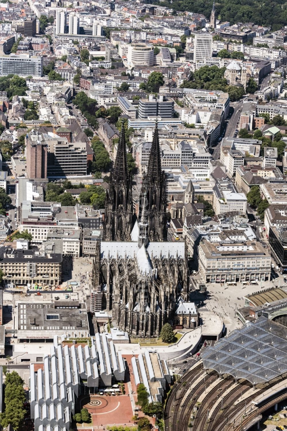 Aerial photograph Köln - Church building in Koelner Dom Old Town- center of downtown in the district Innenstadt in Cologne in the state North Rhine-Westphalia, Germany