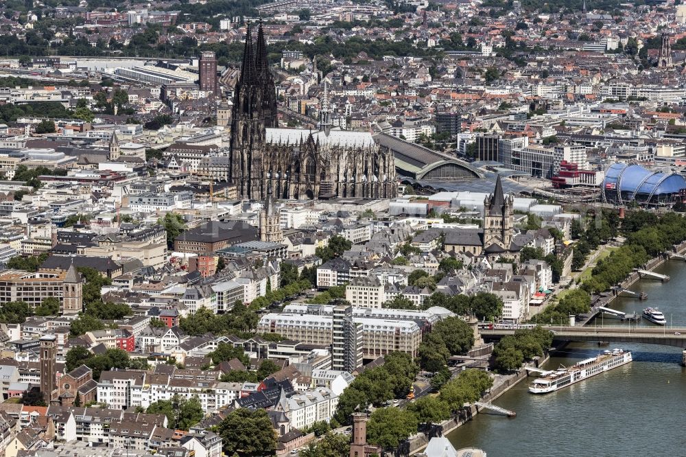 Aerial image Köln - Church building in Koelner Dom Old Town- center of downtown in the district Innenstadt in Cologne in the state North Rhine-Westphalia, Germany