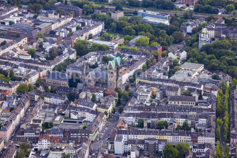 Krefeld from the bird's eye view: Church building of the St. Josef Church in the old town center of the city center on Suedstrasse in Krefeld in the Ruhr area in the federal state of North Rhine-Westphalia, Germany