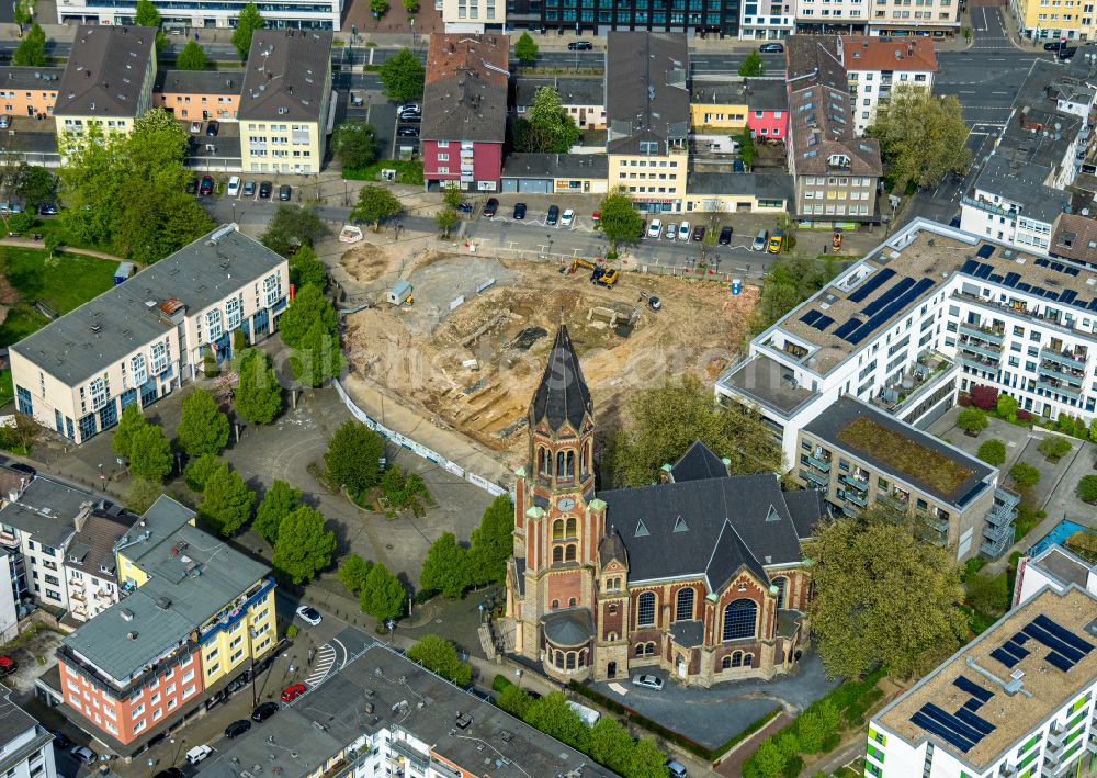 Aerial image Essen - Church building of the Kreuzeskirche in the district Stadtkern in Essen at Ruhrgebiet in the state North Rhine-Westphalia, Germany