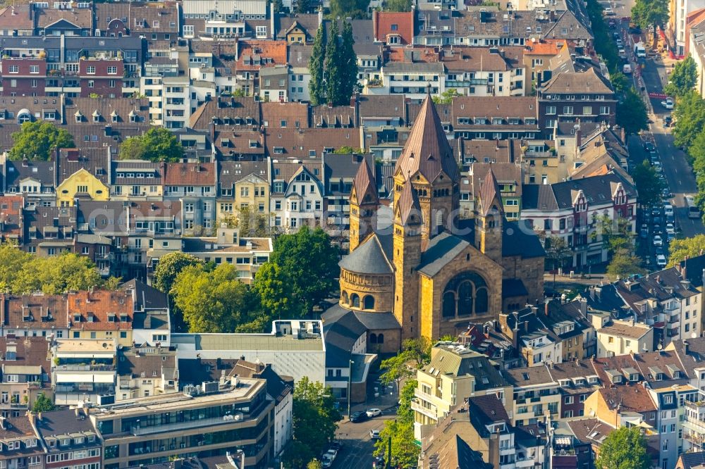 Aerial image Düsseldorf - Church building Kreuzkirche on Collenbachstrasse and Klever Strasse in Duesseldorf in the state North Rhine-Westphalia