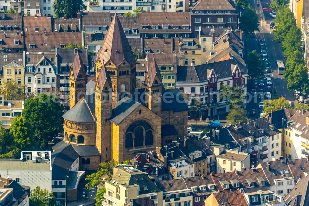 Aerial photograph Düsseldorf - Church building Kreuzkirche on Collenbachstrasse and Klever Strasse in Duesseldorf in the state North Rhine-Westphalia