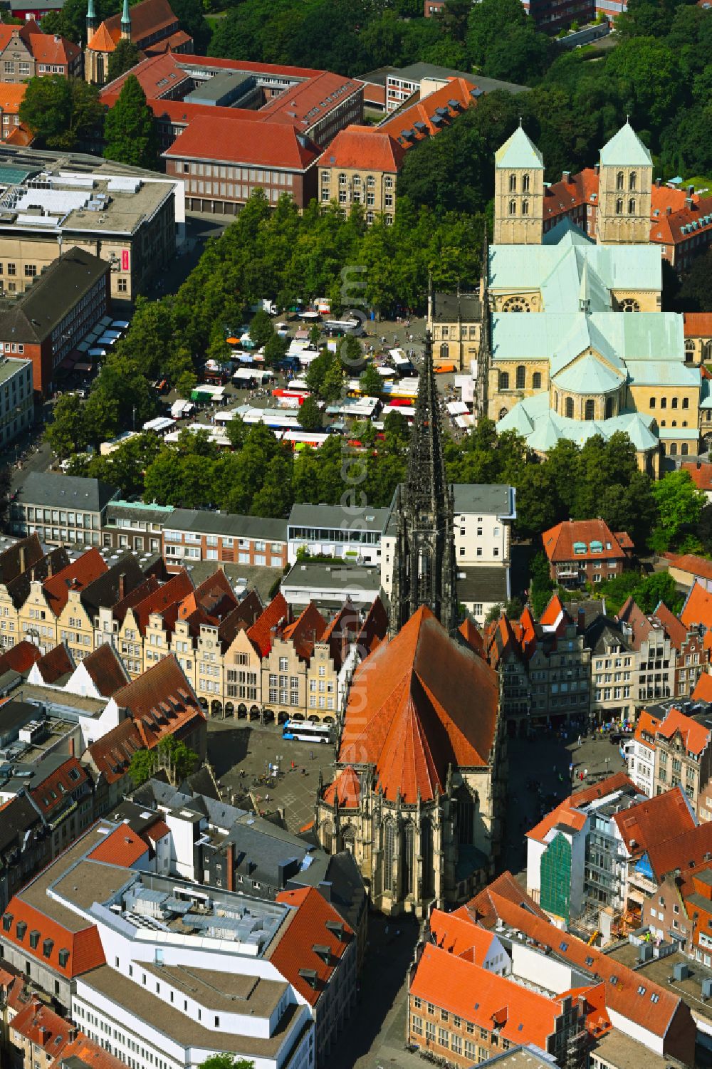 Münster-Altstadt from the bird's eye view: Church building in St. Lonberti-Kirche on Place Lambertikirchplatz on Old Town- center of downtown in Muenster in the state North Rhine-Westphalia, Germany