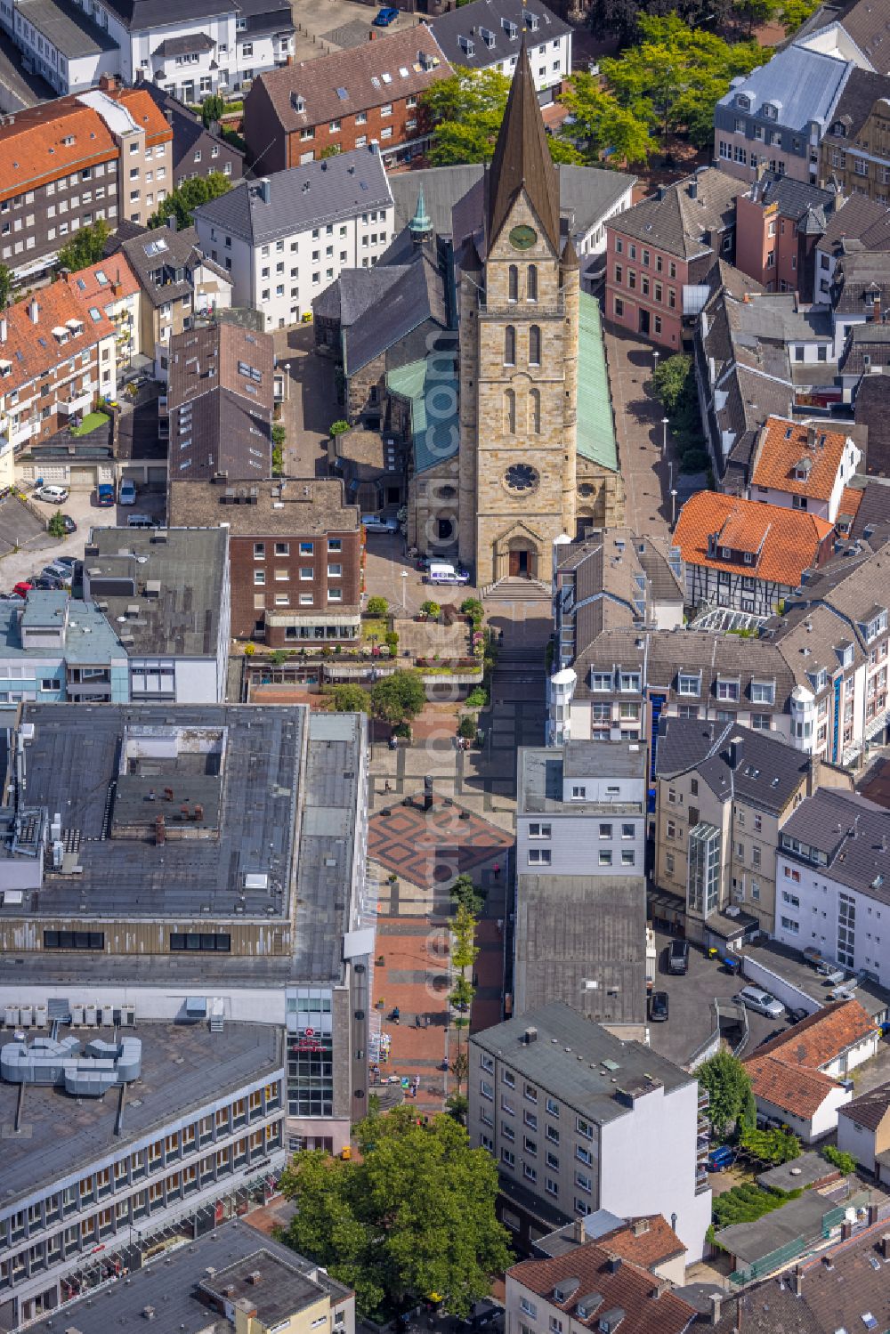 Aerial photograph Castrop-Rauxel - Church building St. Lambertus on place Lambertusplatz in Castrop-Rauxel at Ruhrgebiet in the state North Rhine-Westphalia, Germany