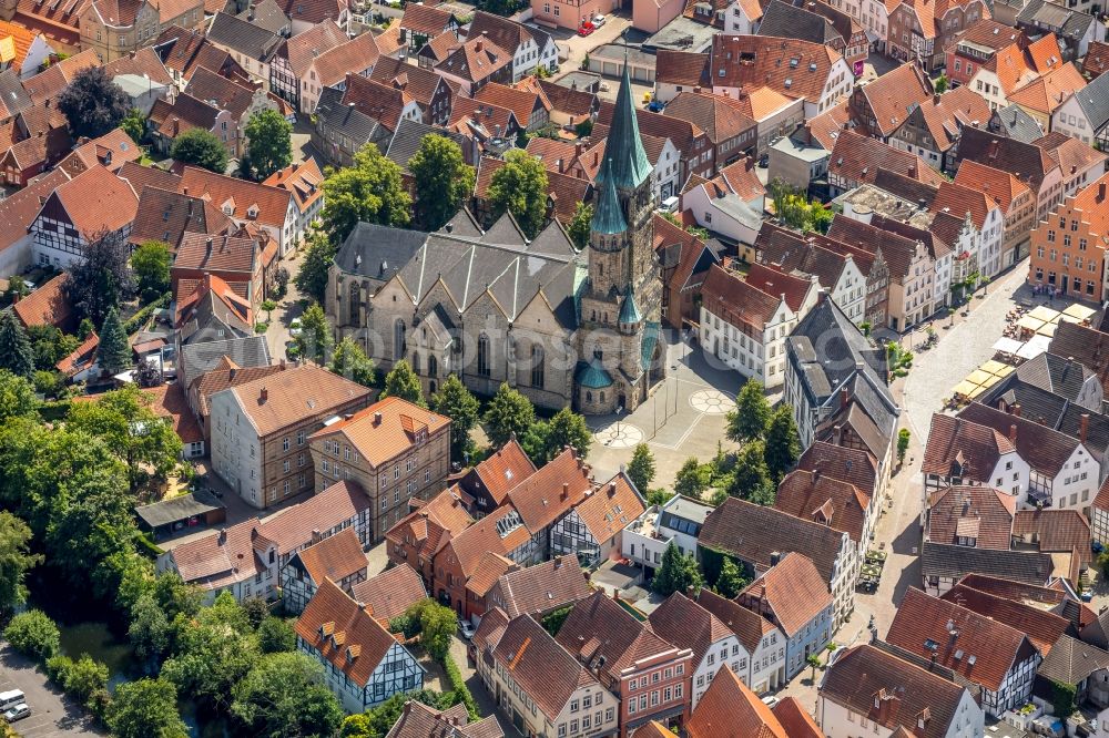 Warendorf from the bird's eye view: Church building in of St. Laurentius-Kirche on Kirchstrasse Old Town- center of downtown in Warendorf in the state North Rhine-Westphalia, Germany