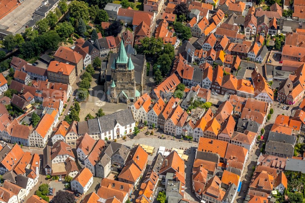 Aerial photograph Warendorf - Church building in of St. Laurentius-Kirche on Kirchstrasse Old Town- center of downtown in Warendorf in the state North Rhine-Westphalia, Germany