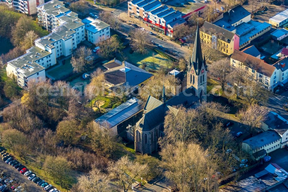 Holzwickede from the bird's eye view: Church building of Liebfrauenkirche on Kirchstrasse overlooking the kindergarden of the Kath. Kindergarten Liebfrauen on Hauptstrasse in Holzwickede in the state North Rhine-Westphalia, Germany