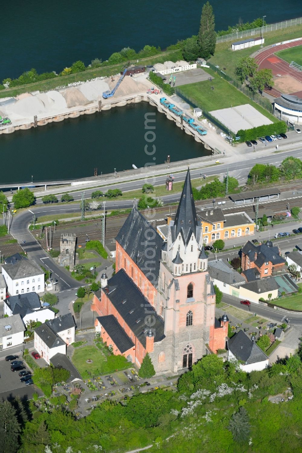 Aerial photograph Oberwesel - Church building Liebfrauenkirche in Oberwesel in the state Rhineland-Palatinate, Germany