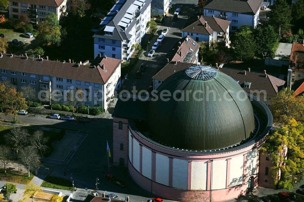 Aerial photograph Darmstadt - Church building of the Sankt Ludwig Kuppelkirche with an imposing dome roof near the old town center of downtown in Darmstadt in the state of Hesse, Germany