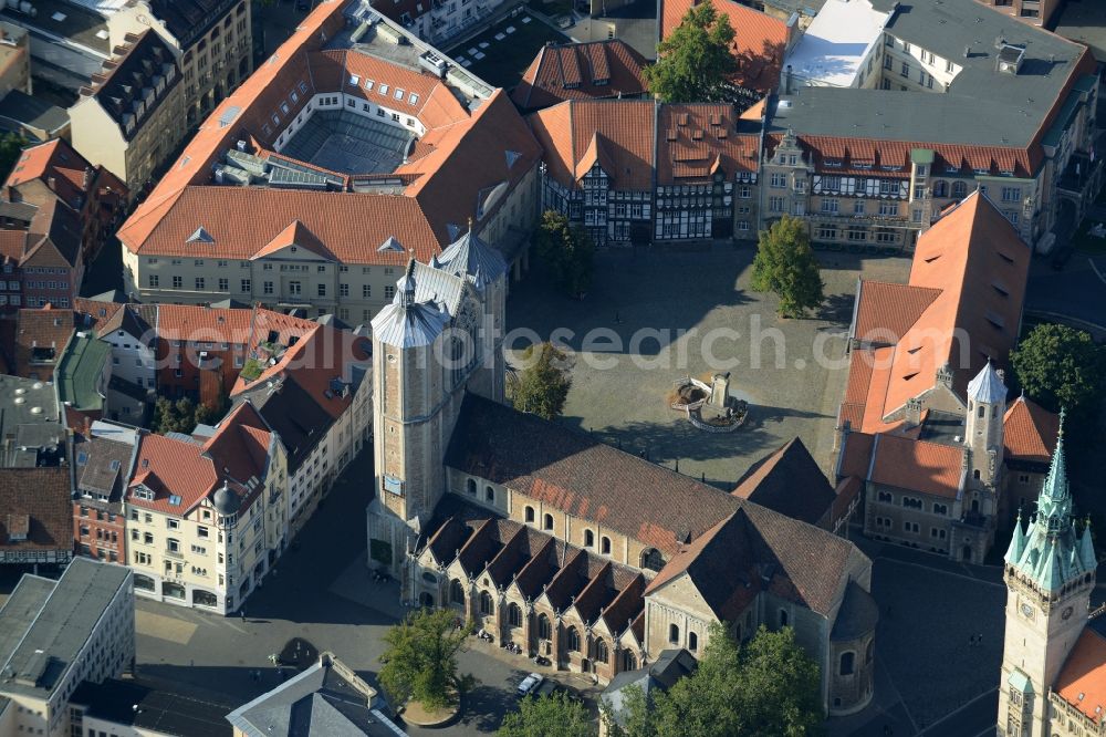 Aerial photograph Braunschweig - Church building of the cathedral of Ev.-luth. Domkirche St. Blasii in the inside center in Braunschweig in the state Lower Saxony