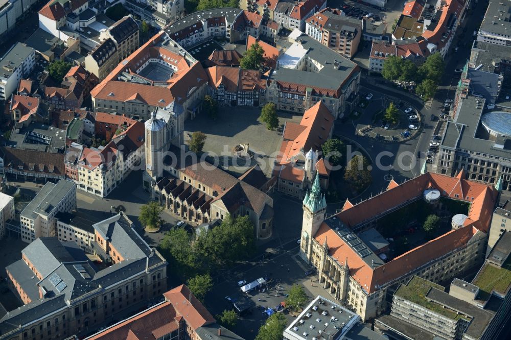 Braunschweig from the bird's eye view: Church building of the cathedral of Ev.-luth. Domkirche St. Blasii in the inside center in Braunschweig in the state Lower Saxony