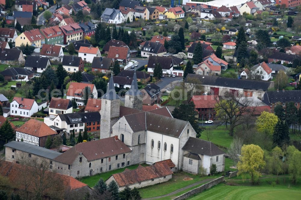 Aerial photograph Schöningen - Church building Ev. - luth. Kirchengemeinde St. Lorenz on Klosterfreiheit in Schoeningen in the state Lower Saxony