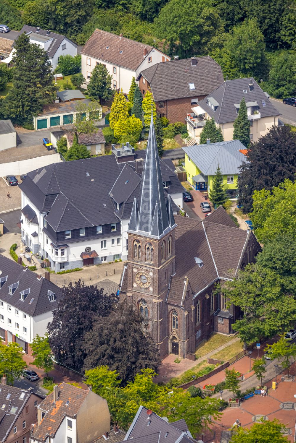 Aerial photograph Castrop-Rauxel - Church building Lutherkirche on street Wittener Strasse in Castrop-Rauxel at Ruhrgebiet in the state North Rhine-Westphalia, Germany