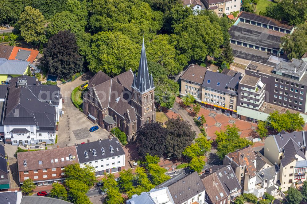 Aerial photograph Castrop-Rauxel - Church building Lutherkirche on street Wittener Strasse in Castrop-Rauxel at Ruhrgebiet in the state North Rhine-Westphalia, Germany