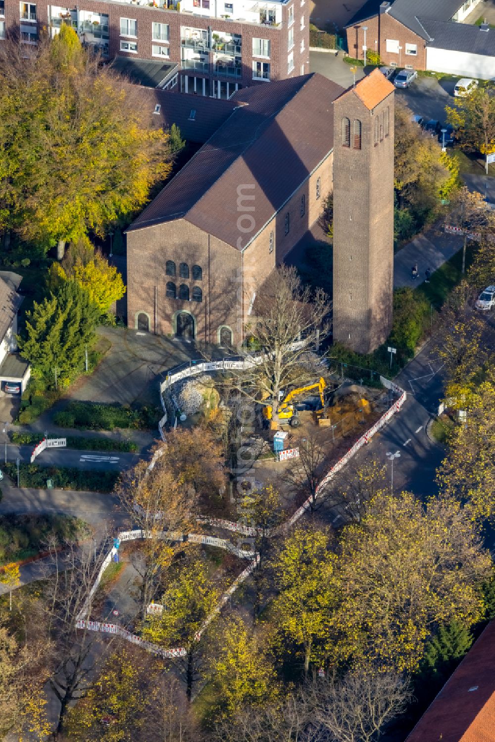 Aerial image Gelsenkirchen - Church building St. Mariae Himmelfahrt on street Goldbergstrasse in the district Buer in Gelsenkirchen at Ruhrgebiet in the state North Rhine-Westphalia, Germany