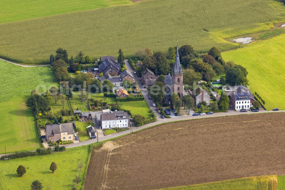 Aerial image Dornbusch - Church building St. Maria Hilfe d. Christen in the village center on Barionstrasse in Dornbusch in the state of North Rhine-Westphalia, Germany