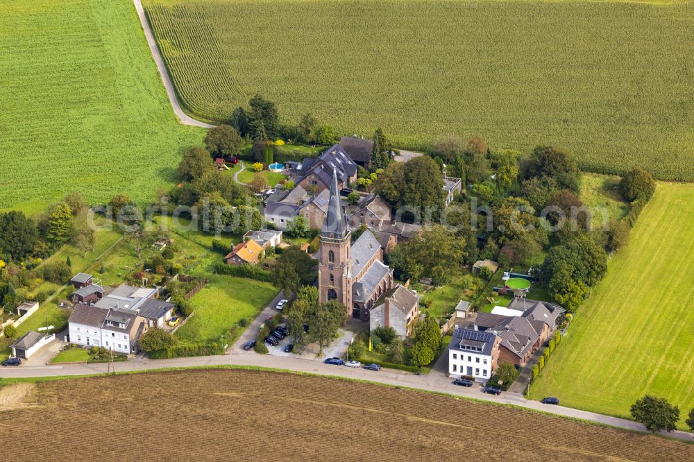 Aerial photograph Dornbusch - Church building St. Maria Hilfe d. Christen in the village center on Barionstrasse in Dornbusch in the state of North Rhine-Westphalia, Germany