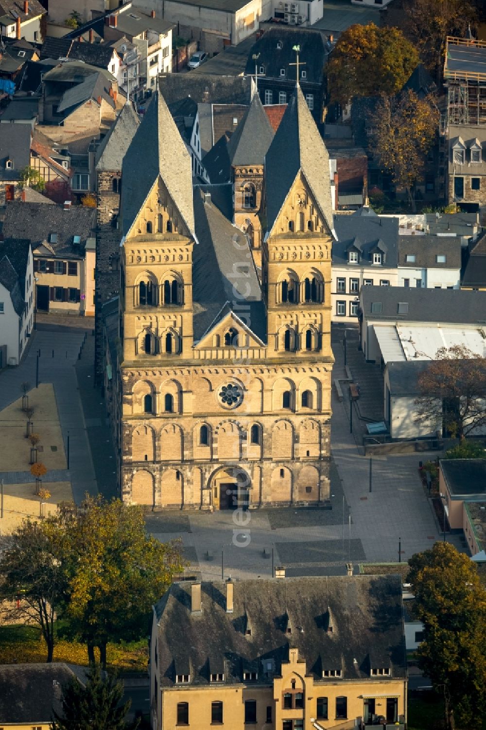 Aerial photograph Andernach - Church building of the cathedral of Maria Himmelfahrt Liebfrauenkirche – Mariendom in Andernach in the state Rhineland-Palatinate