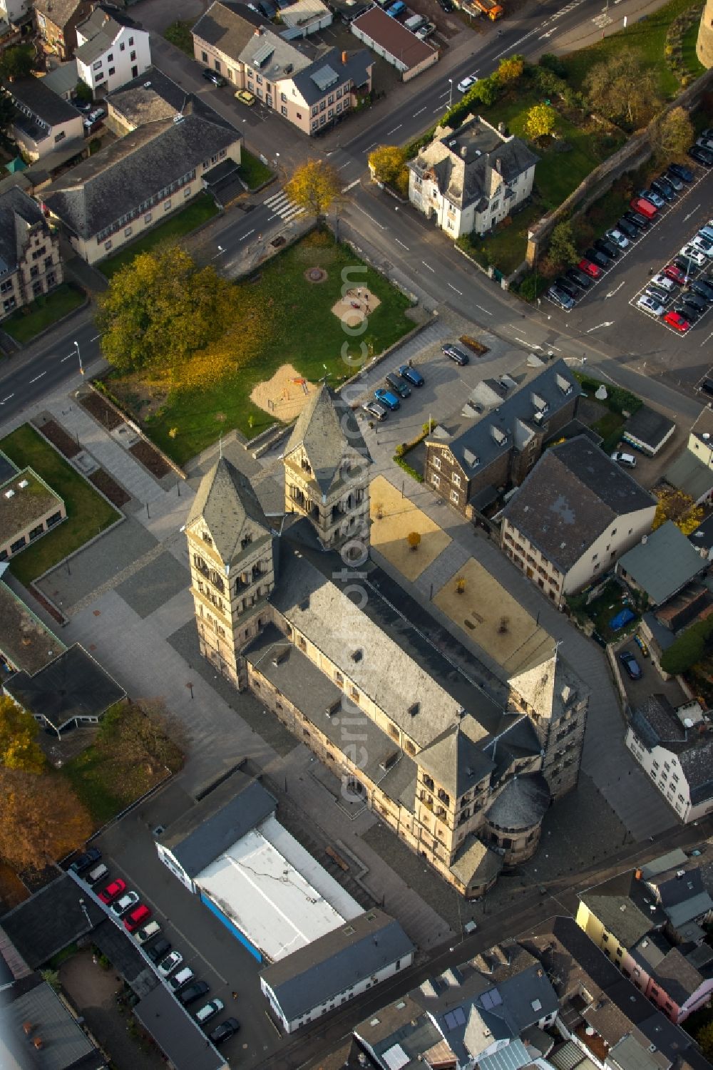 Aerial image Andernach - Church building of the cathedral of Maria Himmelfahrt Liebfrauenkirche – Mariendom in Andernach in the state Rhineland-Palatinate