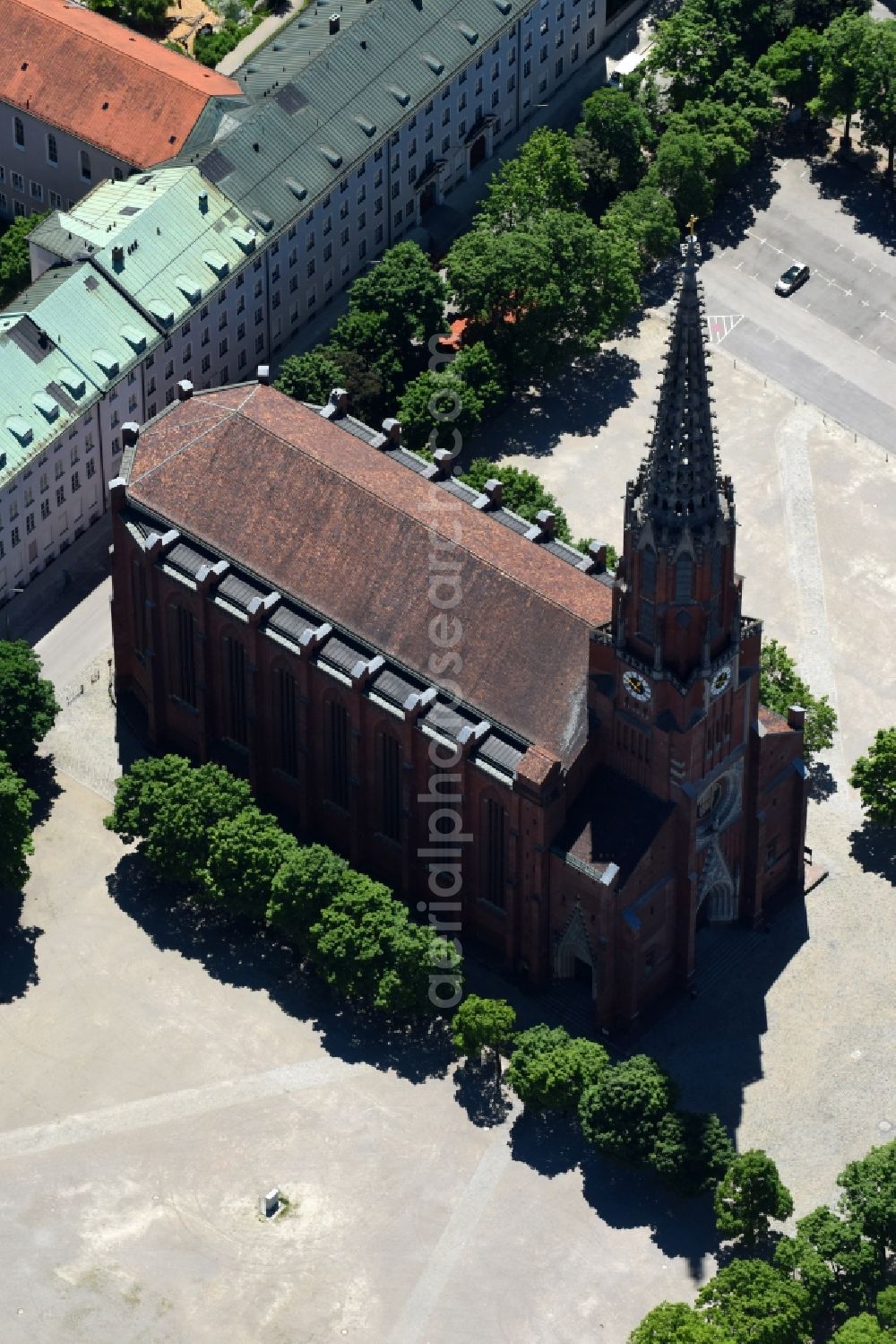 München from the bird's eye view: Church building Mariahilfkirche on Mariahilfplatz in the district Au-Haidhausen in Munich in the state Bavaria, Germany