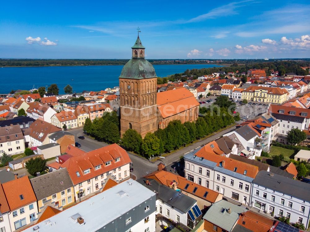 Ribnitz-Damgarten from the bird's eye view: Church building in St. Marien Old Town- center of downtown in Ribnitz-Damgarten in the state Mecklenburg - Western Pomerania, Germany