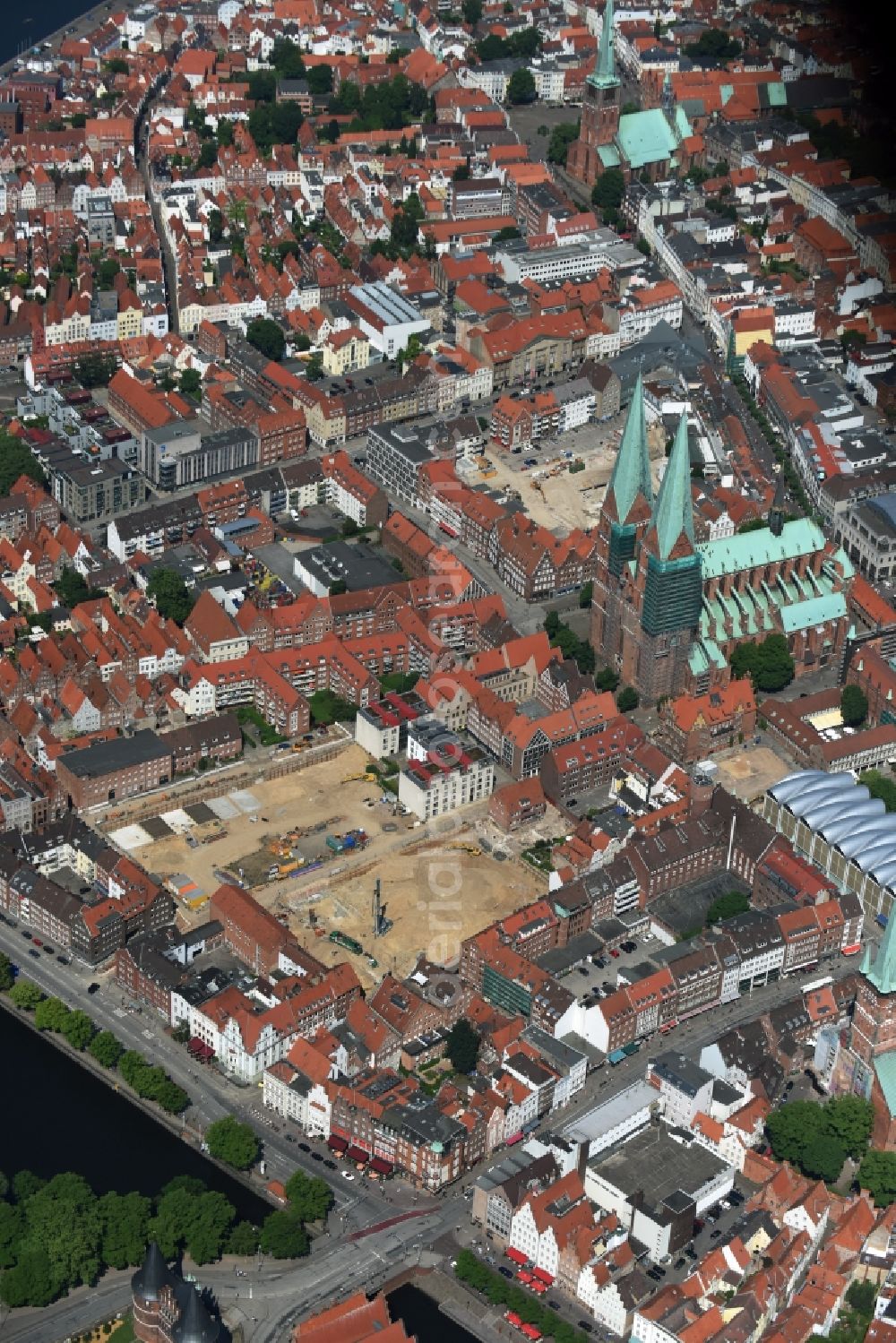 Aerial image Lübeck - Church building of St. Mary's Church in Old Town- center in Luebeck in Schleswig-Holstein