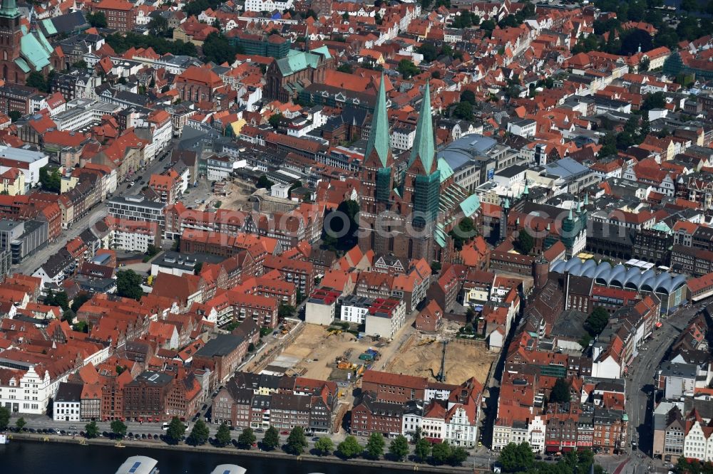 Aerial photograph Lübeck - Church building of St. Mary's Church in Old Town- center in Luebeck in Schleswig-Holstein