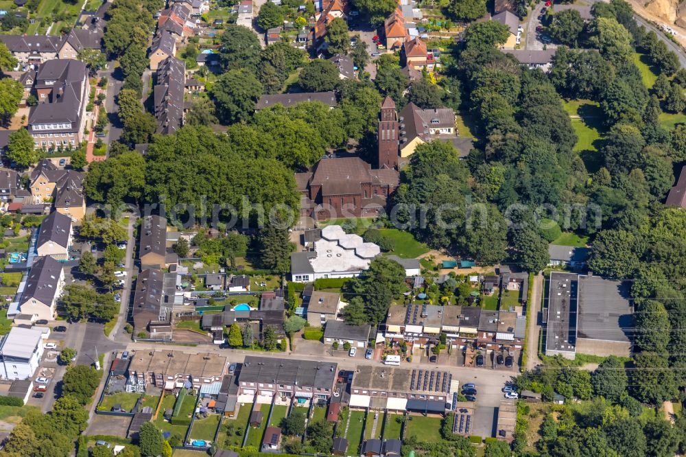 Aerial image Dinslaken - Church building Marienkirche in Dinslaken at Ruhrgebiet in the state North Rhine-Westphalia, Germany