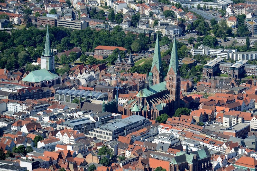 Aerial image Lübeck - Church building in Marienkirche on Marienkirchhof Old Town- center of downtown in Luebeck in the state Schleswig-Holstein