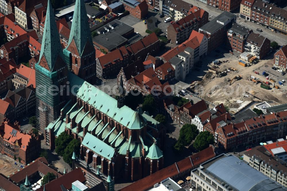 Aerial image Lübeck - Church building in Marienkirche on Marienkirchhof Old Town- center of downtown in Luebeck in the state Schleswig-Holstein