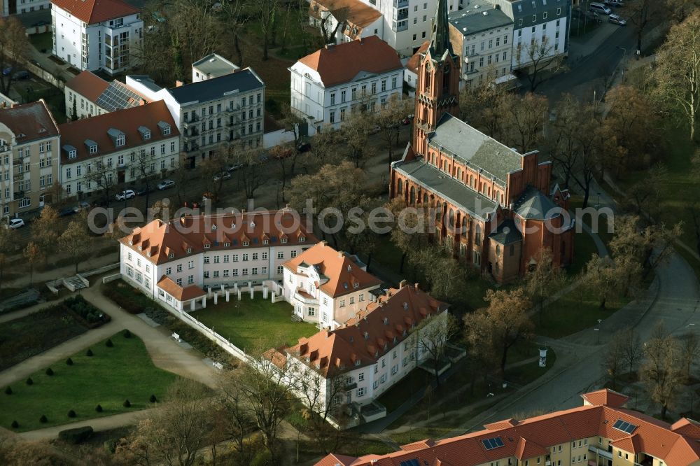 Aerial photograph Frankfurt (Oder) - Church building of St. Mary's Church and the New Urbanization Gertraud place in Frankfurt (Oder) in Brandenburg