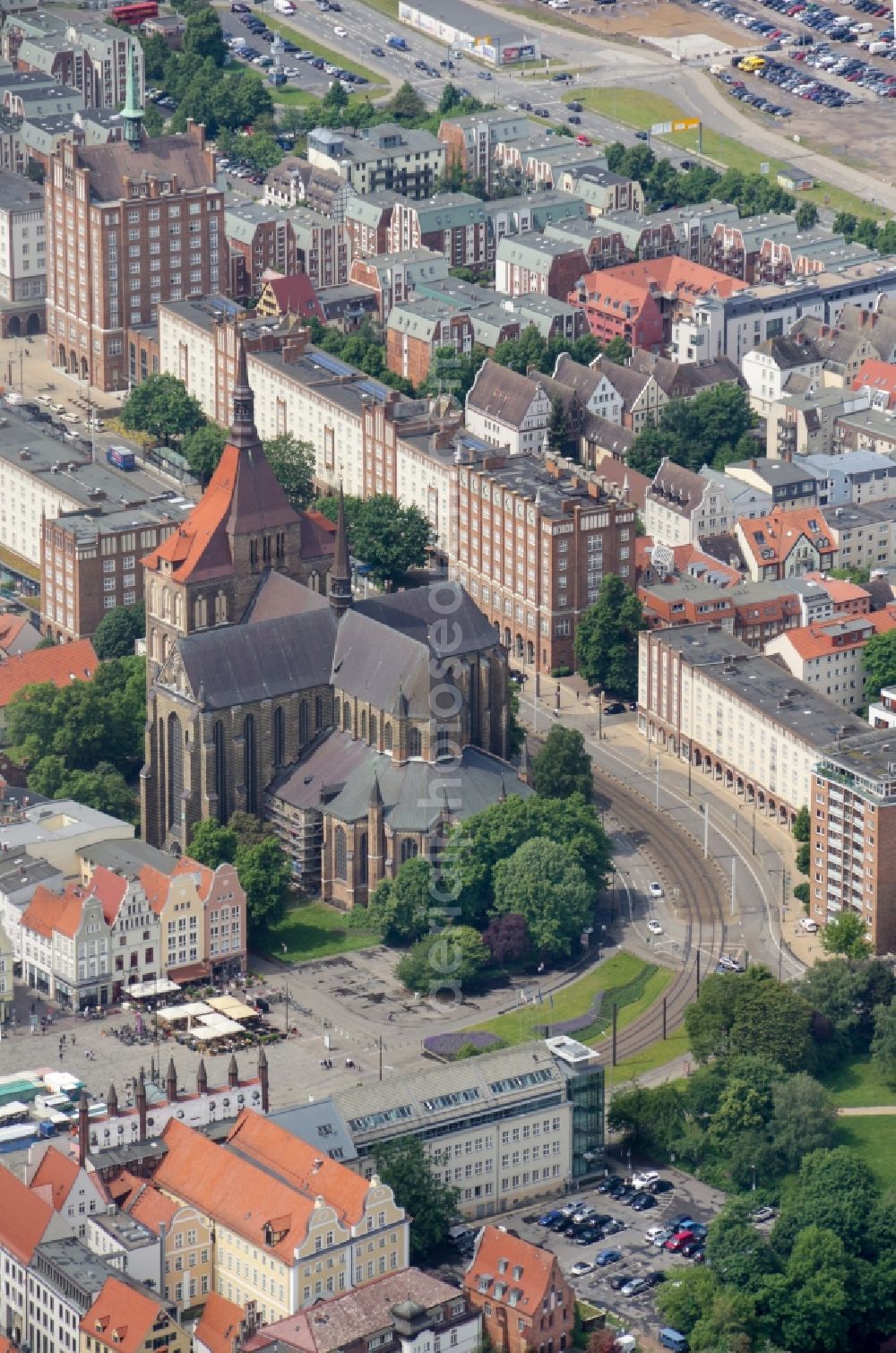 Rostock from the bird's eye view: Church building Marienkirche in Rostock in the state Mecklenburg - Western Pomerania, Germany