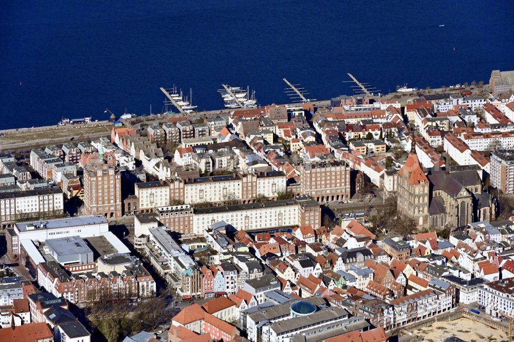 Rostock from the bird's eye view: Church building in Marienkirche Old Town- center of downtown in Rostock in the state Mecklenburg - Western Pomerania, Germany