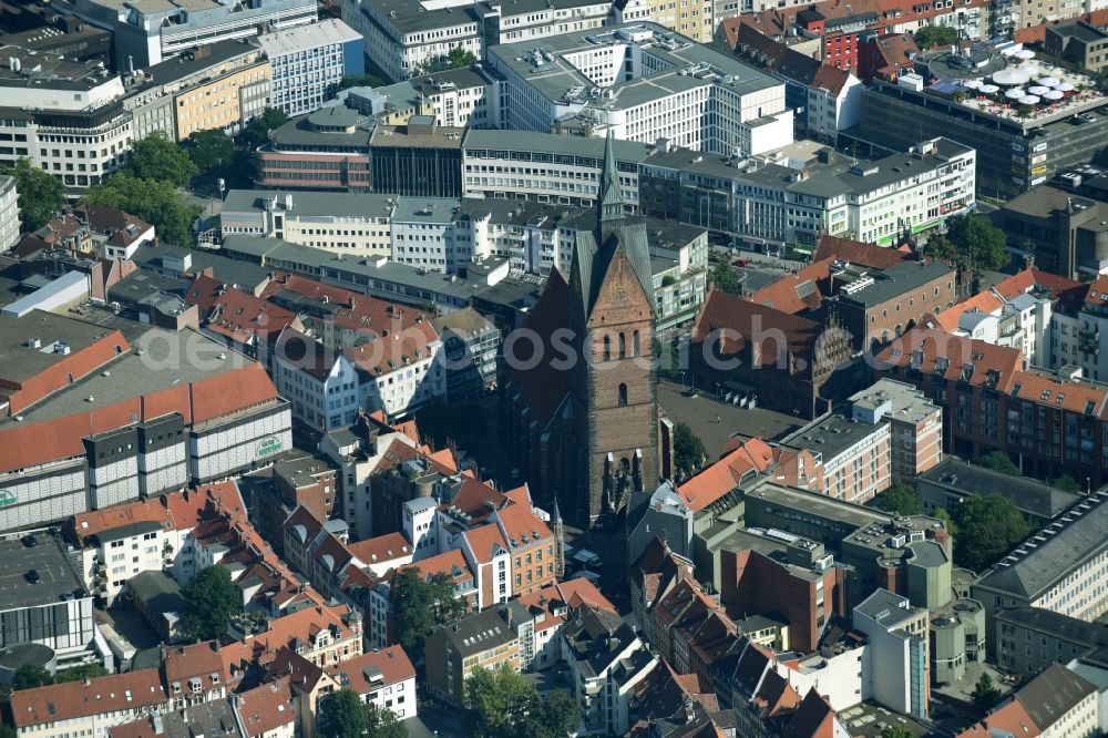 Hannover from the bird's eye view: Church building Marktkirche on Hanns-Lilje-Platz in Hannover in the state Lower Saxony