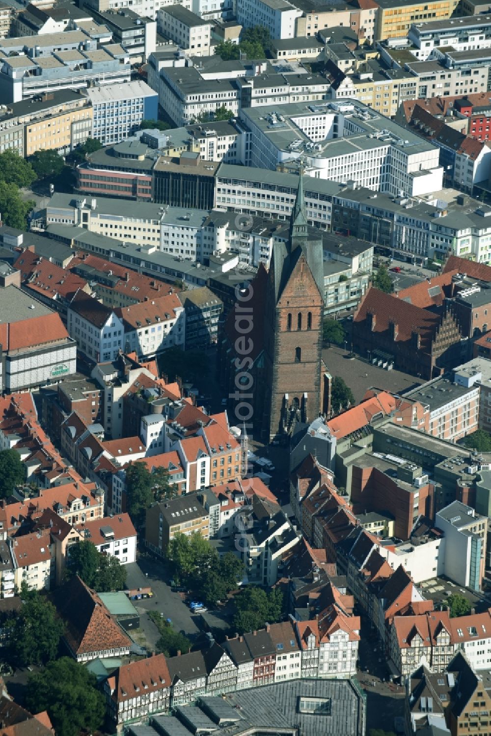 Aerial image Hannover - Church building Marktkirche on Hanns-Lilje-Platz in Hannover in the state Lower Saxony