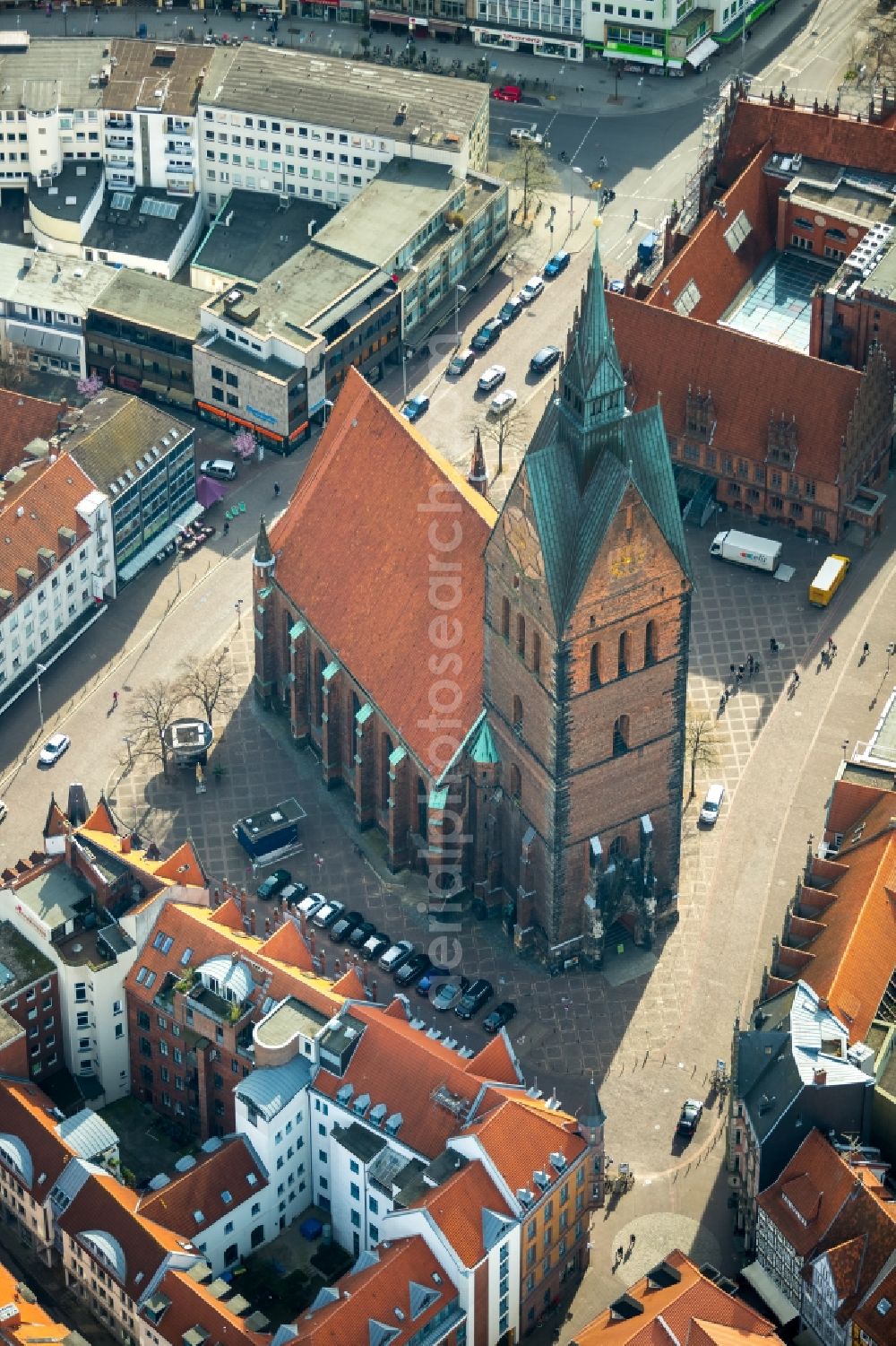 Hannover from the bird's eye view: Church building Marktkirche on Hanns-Lilje-Platz in Hannover in the state Lower Saxony