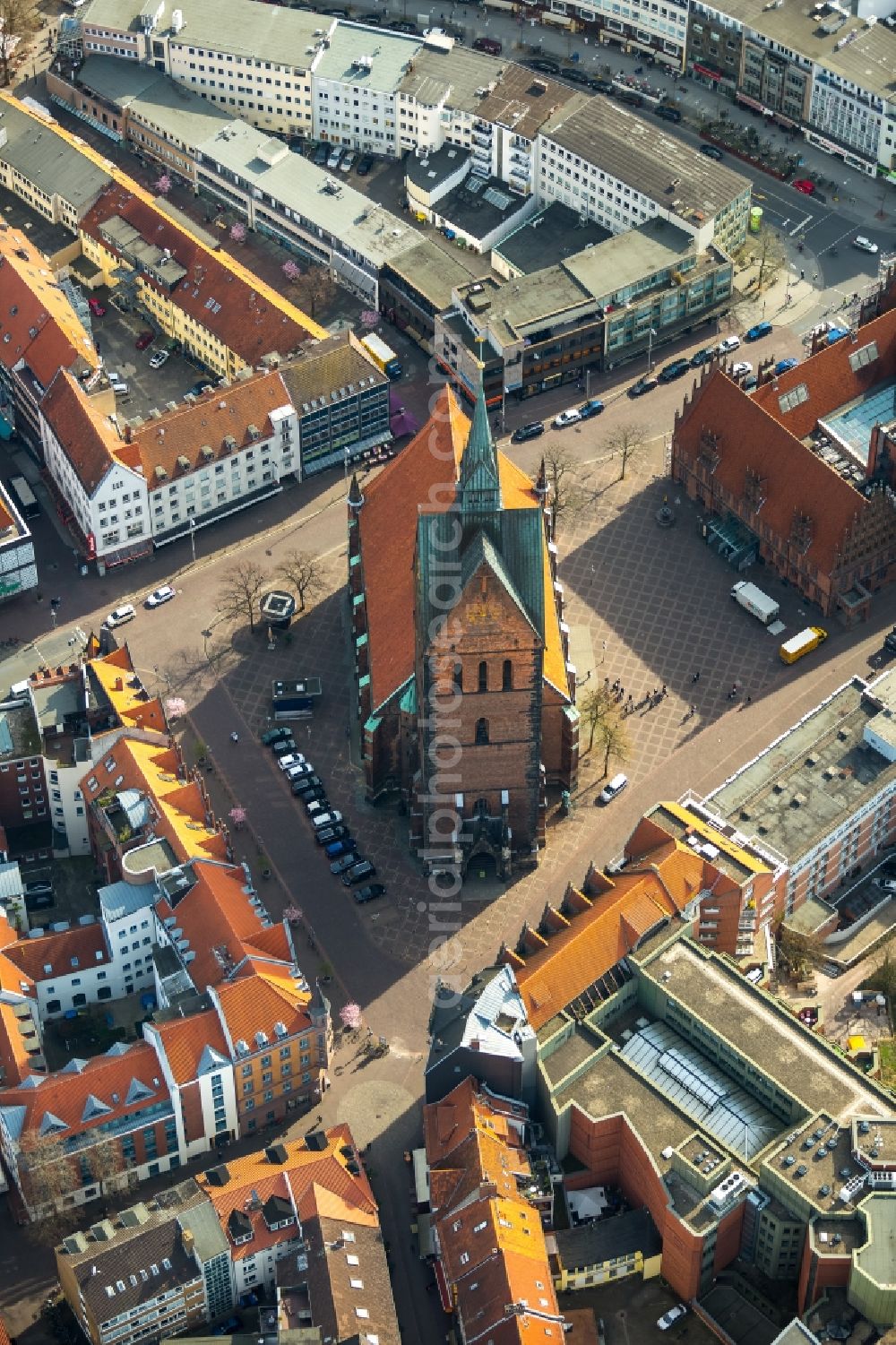 Aerial image Hannover - Church building Marktkirche on Hanns-Lilje-Platz in Hannover in the state Lower Saxony