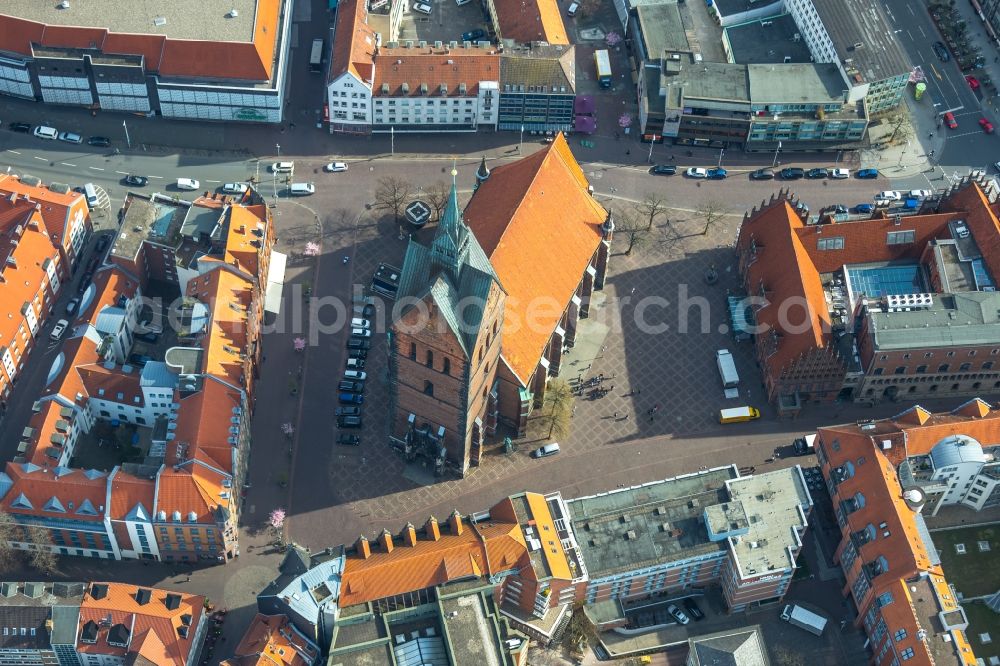 Aerial photograph Hannover - Church building Marktkirche on Hanns-Lilje-Platz in Hannover in the state Lower Saxony