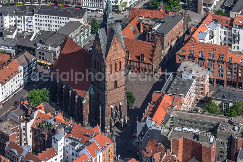 Aerial image Hannover - Church building Marktkirche on Hanns-Lilje-Platz in Hannover in the state Lower Saxony