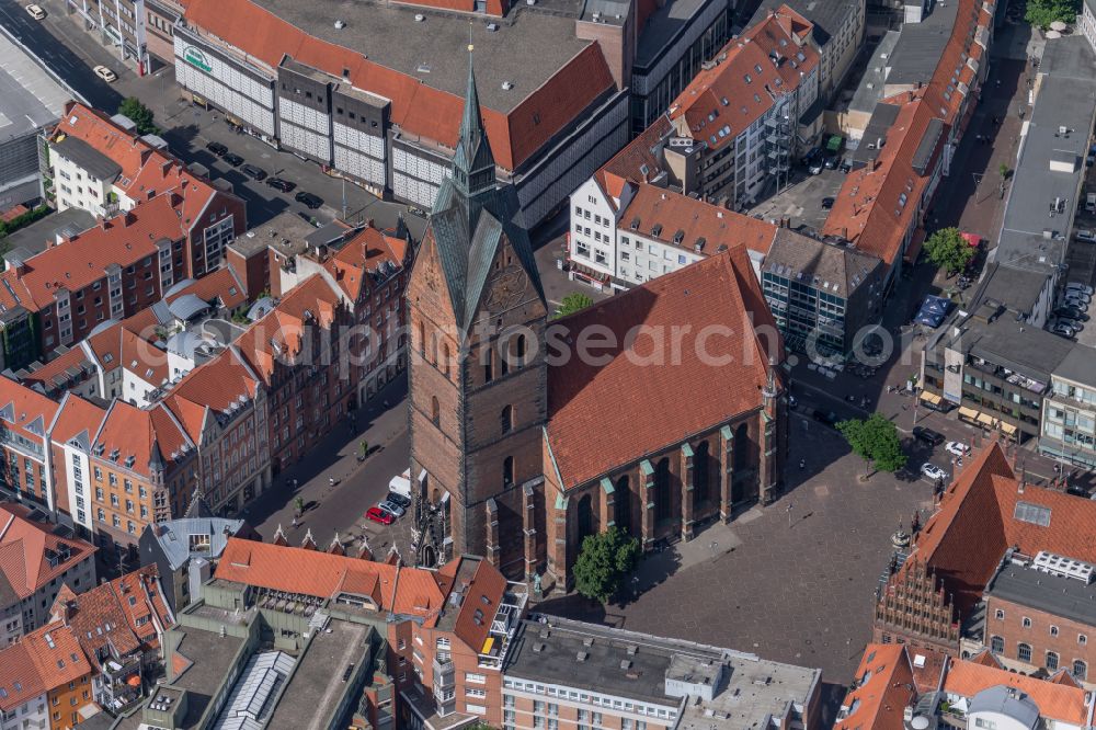 Aerial image Hannover - Church building Marktkirche on Hanns-Lilje-Platz in Hannover in the state Lower Saxony