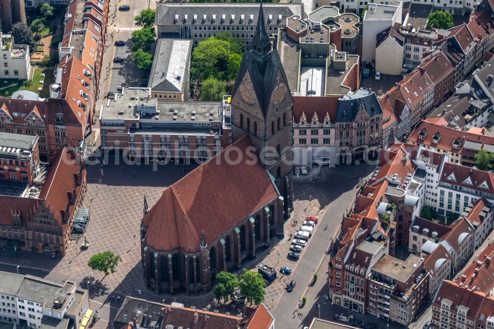 Hannover from the bird's eye view: Church building Marktkirche on Hanns-Lilje-Platz in Hannover in the state Lower Saxony