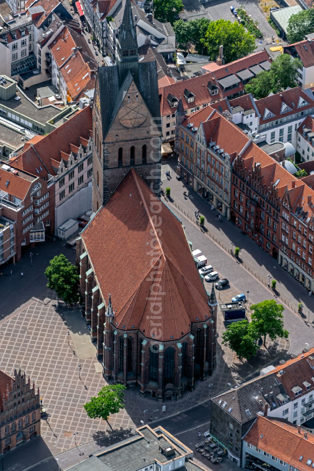 Aerial image Hannover - Church building Marktkirche on Hanns-Lilje-Platz in Hannover in the state Lower Saxony