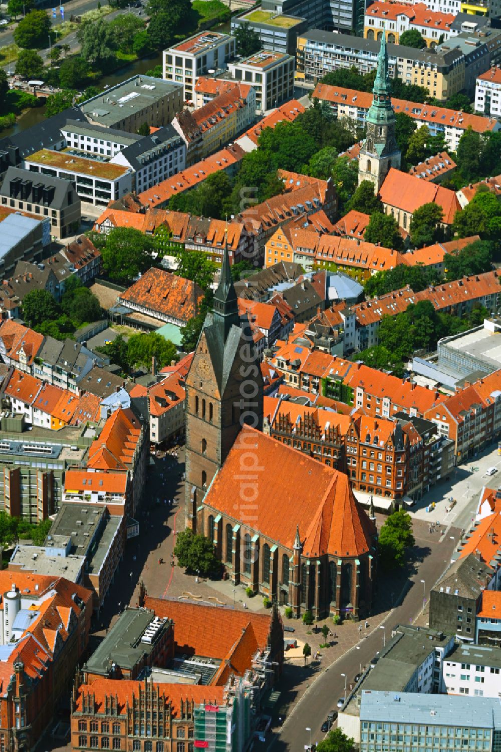 Aerial photograph Hannover - Church building Marktkirche on Hanns-Lilje-Platz in Hannover in the state Lower Saxony